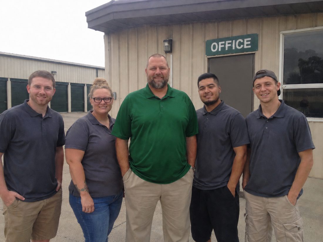 Pest control professionals in Deerfield Beach, FL